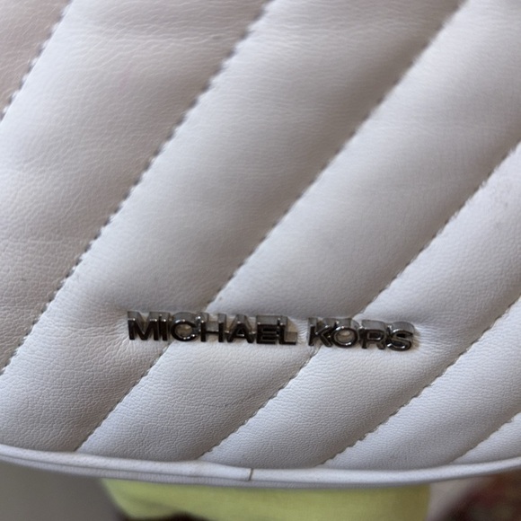 Michael Kors Shoulder bag crescent shaped quilted front leather white
Silv - Picture 3 of 13